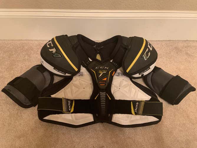 CCM Super Tacks Shoulder Pads Sr. Medium