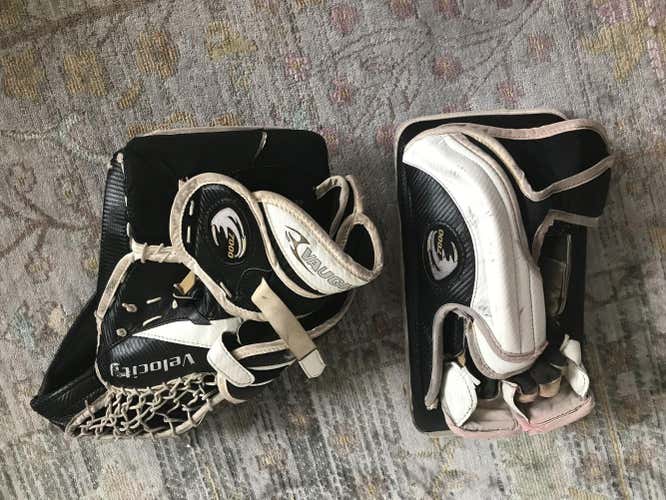 Vaughn Senior Velocity 7000 glove & blocker