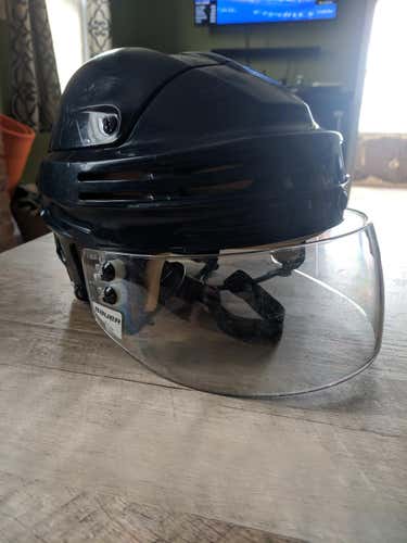 Navy Blue Bauer 4500 Helmet, medium, with Bauer visor