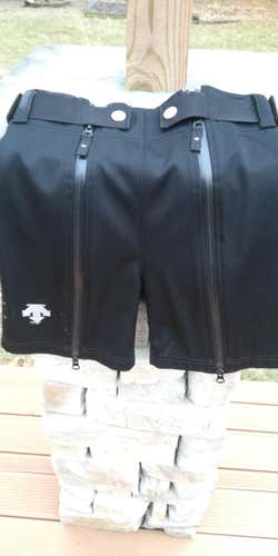 Descente Training Shorts, size 10