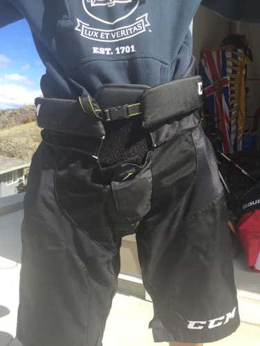 2 Piece | Senior Medium CCM super Tacks | Lightly Used