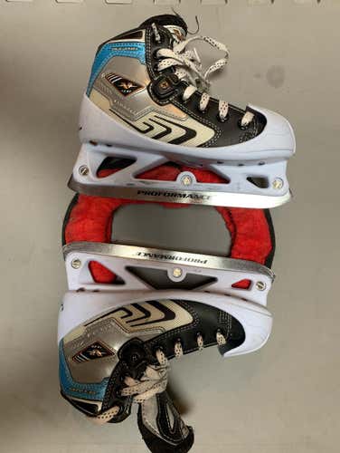 Junior / Youth SZ 1 CCM Vector 4.0 Goalie Skates