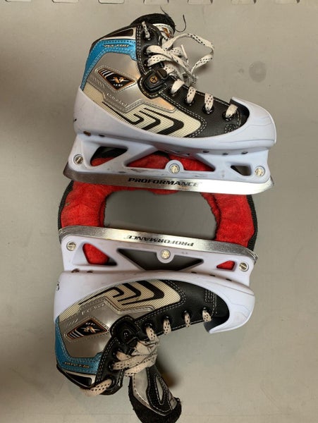 Junior / Youth SZ 1 CCM Vector 4.0 Goalie Skates
