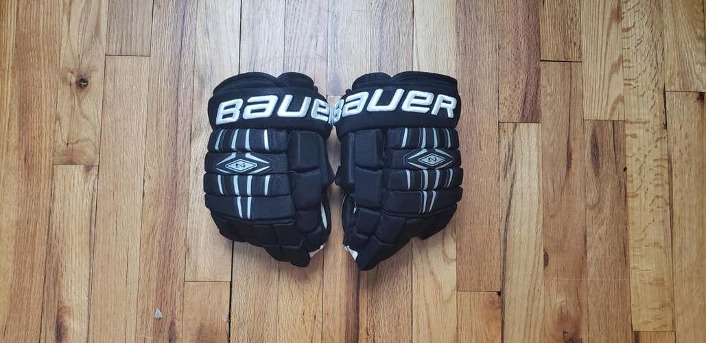 New Bauer Nexus 800 Gloves Junior 11"