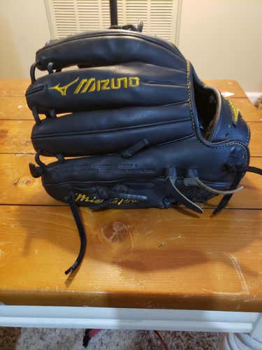Mizuno Pro Limited Edition
