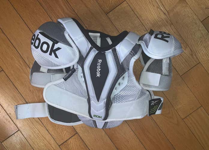 New Reebok 20k Shoulder Pads Junior Medium