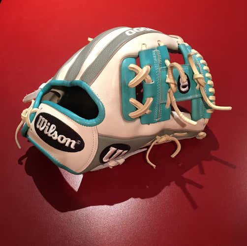 Wilson A2000 1786 February 2018 Glove of the Month