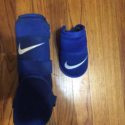 Nike mens leg and elbow guard