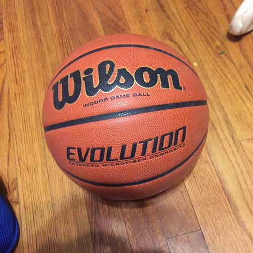 Men’s Wilson Evolution Basketball