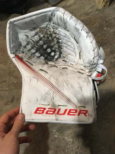 Lightly Used Bauer Oettinger 2S Pro Sr White and Red Glove - 37.5