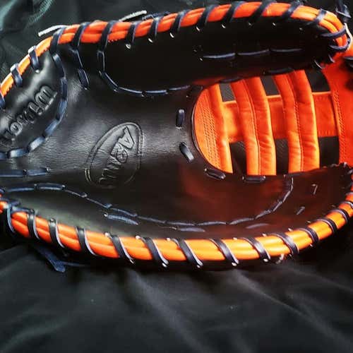 New Wilson A2000 MC24 Glove First Base