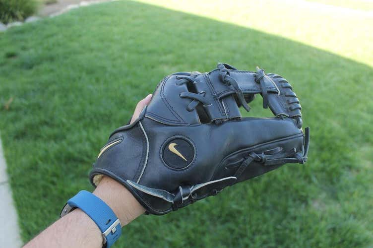 Nike Pro Gold Tradition