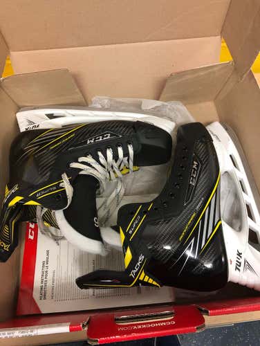 New Super Tacks Skates - 9.5 D - Bauer TUUKS