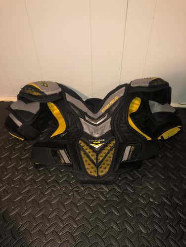 Bauer NXG Shoulder Pads Size Junior Medium