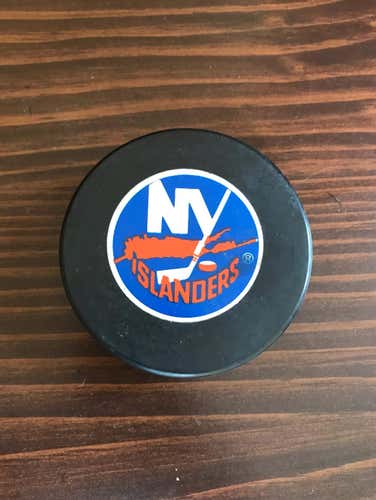 New York Islanders Puck