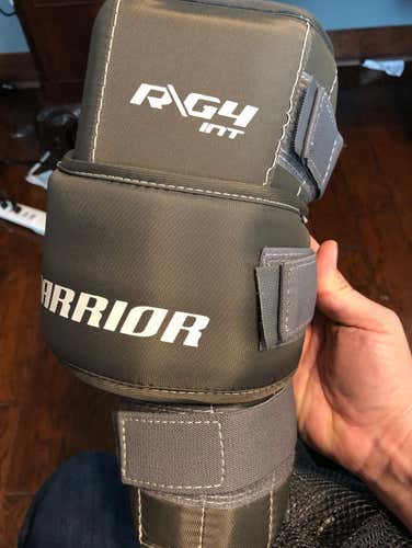Warrior G4 Intermediate Knee Pads
