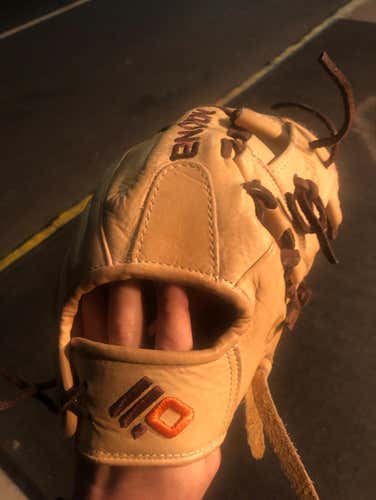 Nakona Alpha Select 10.5 Youth Baseball Glove A-100l