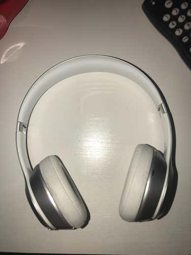 Beats Solo Wireless. Left Side Not Working