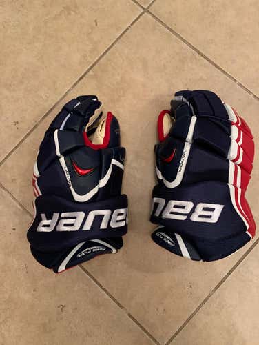 New Bauer Vapor X 7.0 Gloves. Free Flex Lock Thumb.