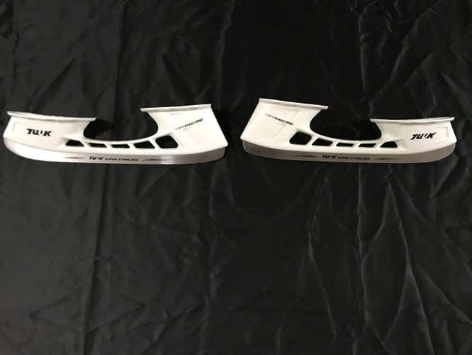New Bauer Tuuk Senior Size 280 (9.5 skate)