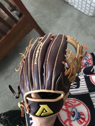 Akadema Aug 3 Infield Glove