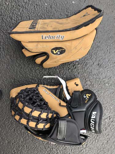 Vaughn Velocity 7000 Goalie Glove & Blocker Regular Intermediate