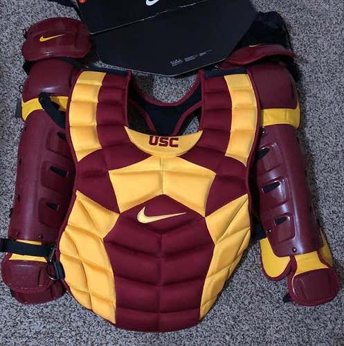 Nike USC Catchers Gear Set 17” Legs, 16” Chest