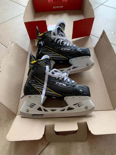 Brand New Super Tacks. Size 8 D