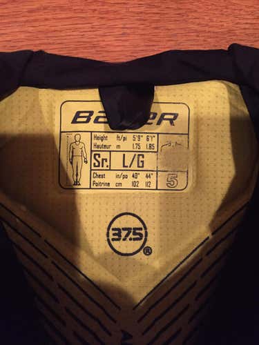 Bauer 1s Shoulder Pads