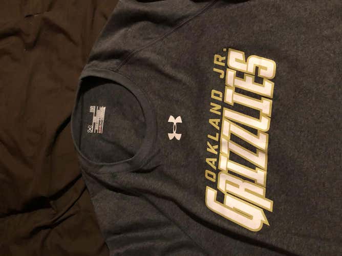 Gray Under Armour Men’s Oakland Jr Grizzlies dry fit long sleeve shirt. Large.