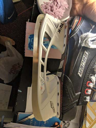 New Bauer Vapor Skates Senior Pro Stock Size 8