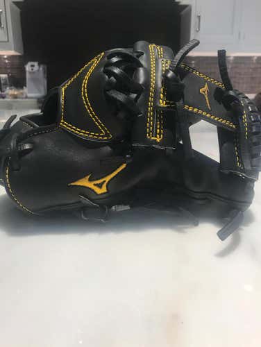 Black Mizuno Pro Limited Lightly Used (looking for trades mostly)