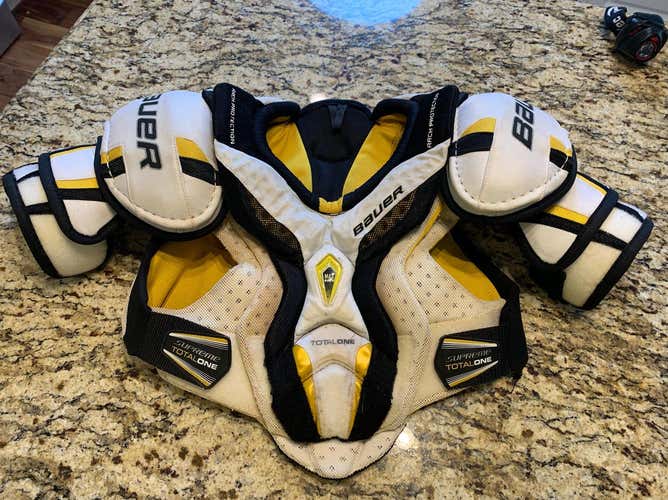 Bauer Supreme TotalOne NXG Shoulder Pads Junior Medium