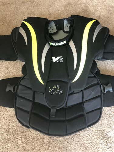 Vaughn Ventus LT85 Goalie Chest Protector Senior XL USED ONLY 5 TIMES. LIKE NEW