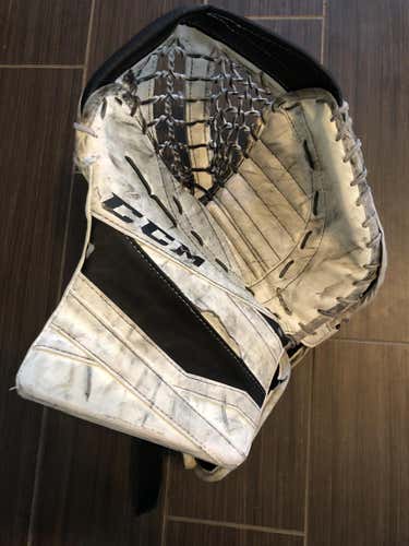 CCM E3.9 Goalie Glove Regular Intermediate