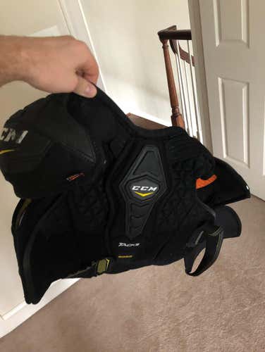 CCM Tacks 6052 Shoulder Pads