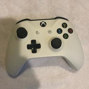 Used Xbox One White Controller (Silent Bumpers)