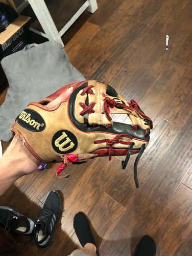 Wilson A2k Datdude 11.5 And Wilson A2000 Dp15