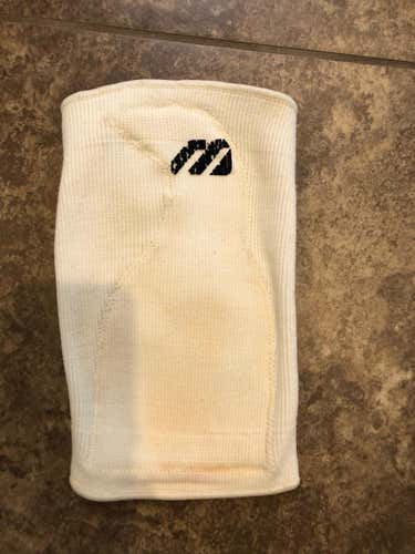 Mizuno Adult Left Knee Compression Sleeve And Knee Pad