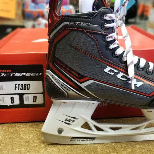 New CCM JetSpeed FT380 Senior Size 8