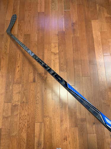 USED Bauer Nexus 8000 RH 110 flex P28 curve (65')