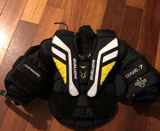 Bauer Jr Medium Goalie Chest And Arm