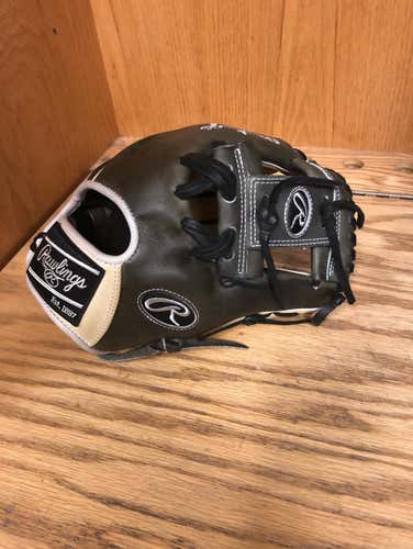 Rawlings Heart Of The Hide Baseball Glove 11.5 Inches