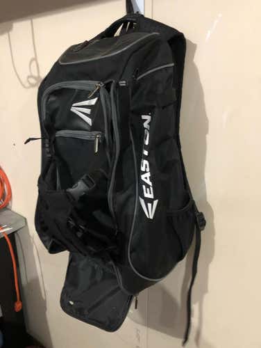 Easton Bat Pack w/dual bat holders and helmet Holder