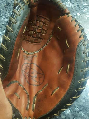 Louisville Slugger TPS Softball Glove