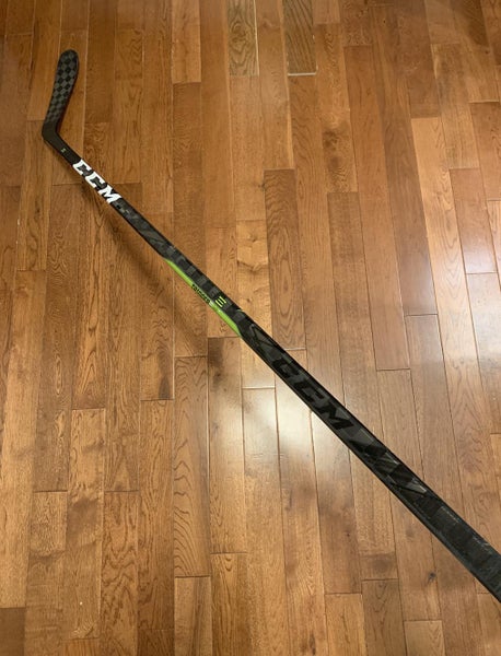 NEW CCM Trigger 3D PMT Righty 115 flex P28 Senior Pro Stock (got scratch during the shipping)