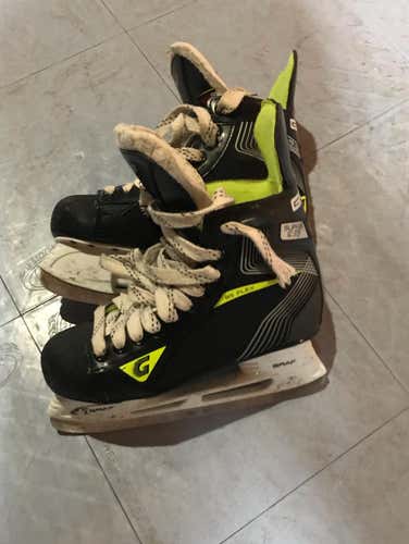 Graf SUPRA G35 Skates Size 7 (send Offers)