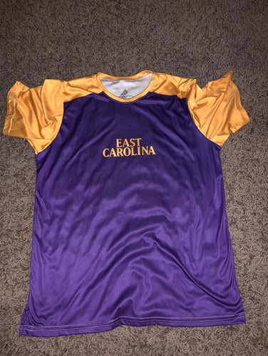 men’s medium east carolina shirt