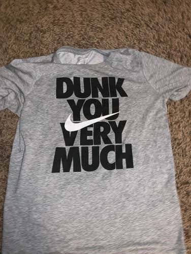 kids large basketball nike shirt
