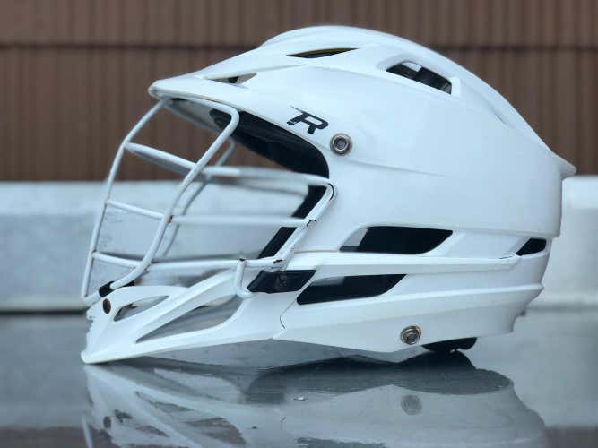 White Cascade R Helmet (GREAT CONDITION)